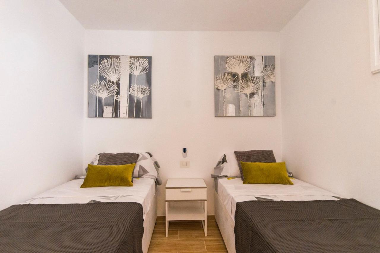 Parque Santiago 2 Isabella 236 Apartment Арона Екстериор снимка